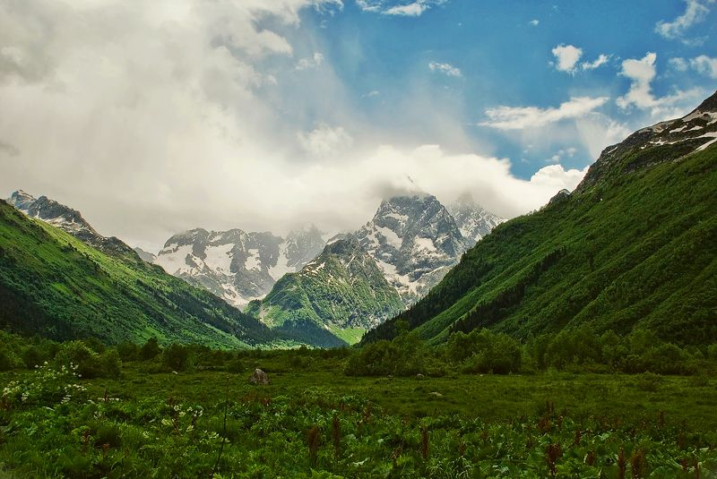 май в горах фото превью