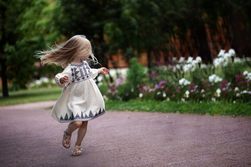 вокруг меня весь мир кружит фото превью