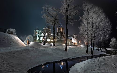 Глухая ночь в Мирским замке