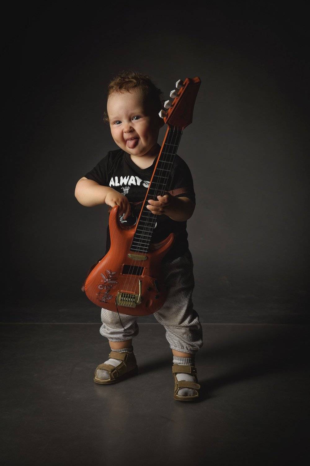 рок, ребенок, шутка, гитара, металл, язык, детство, музыка, рокер, Максим Михайлов