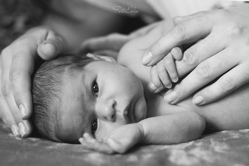 дети, ребенок, младенец, новорожденный  Мамины руки фото превью