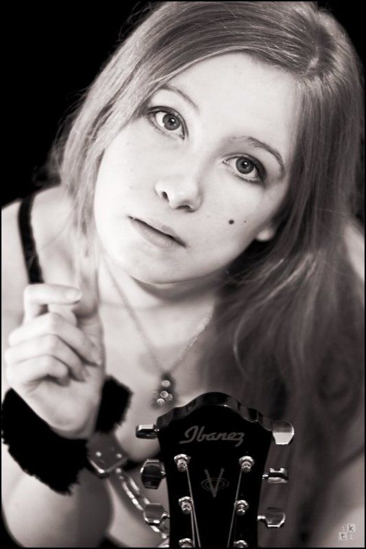 HELP!!! или прикованная к музыке фото превью