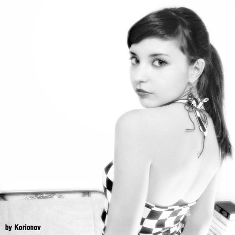 девушка Обернись фото превью