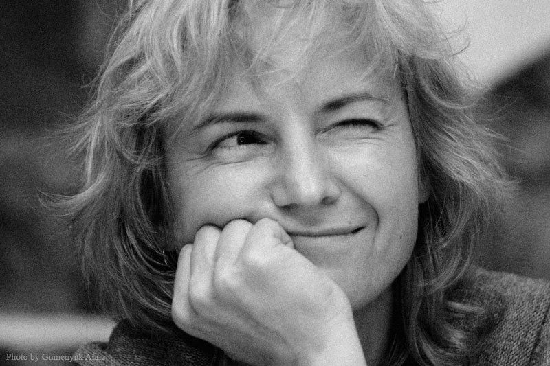 женщина улыбка лицо взгляд игривость знаменитость женщина,которая поет фото превью