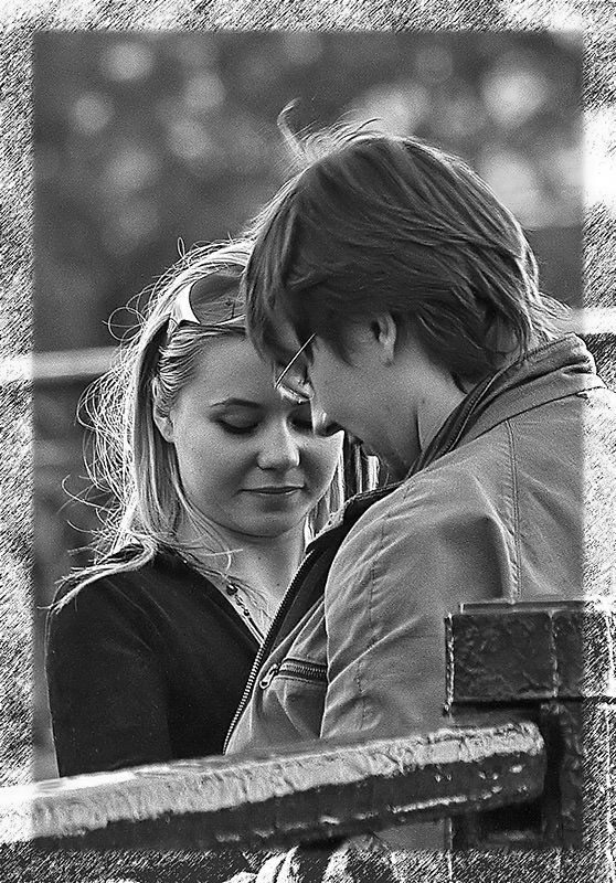 он, она На мосту фото превью