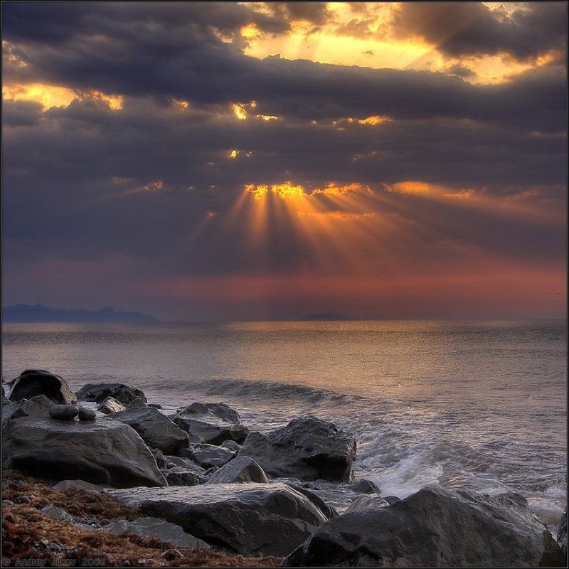 лето, август, утро, рассвет, море, солнце, луч, небо, пейзаж Лучи над морем.. фото превью