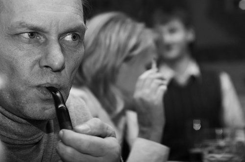 Внимая слово,вдыхая дым.