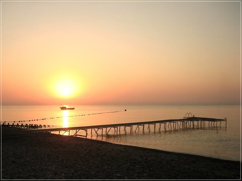 турция, кемер, рассвет, лодочка, пирс Лодочка фото превью