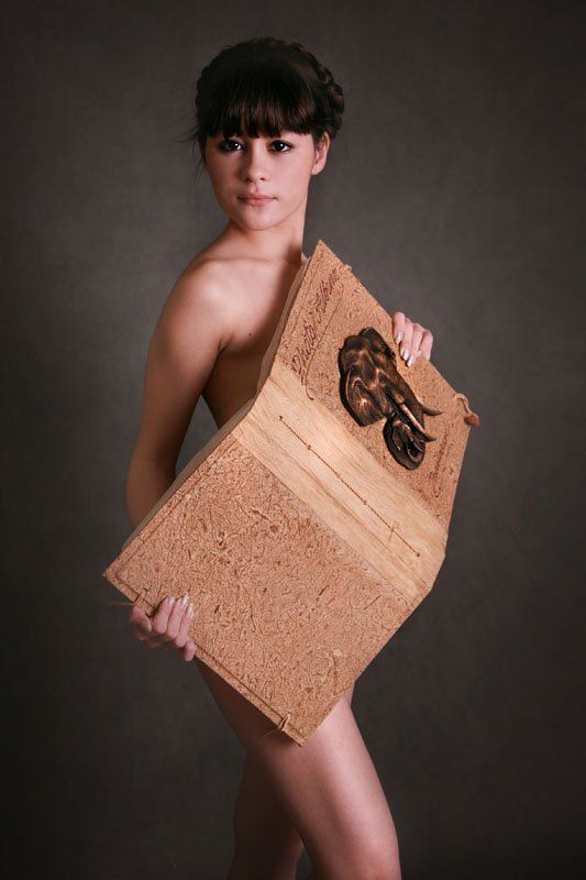 ВИКА С КНИГОЙ фото превью