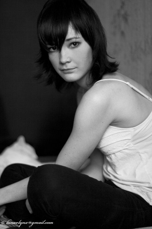 девушка, кошка, черно-юелое Кошки фото превью