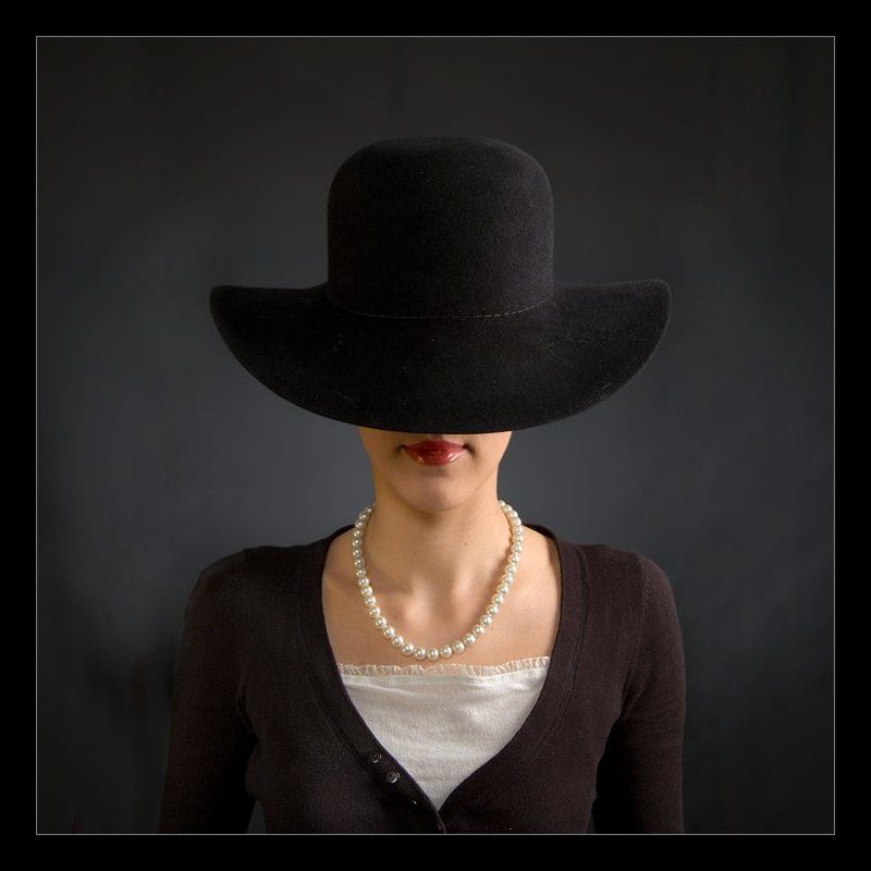 шляпа, губы, бусы, девушка, притягательная скрытность О притягательной скрытности. фото превью