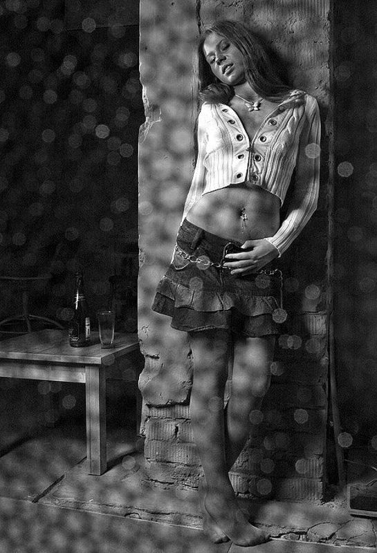 девушка вино подвал сетка Ожидание (из подсмотренного) фото превью