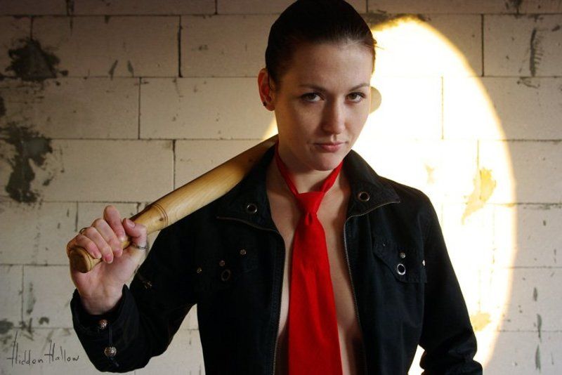 девушка, бита Мужики не пробегали? фото превью