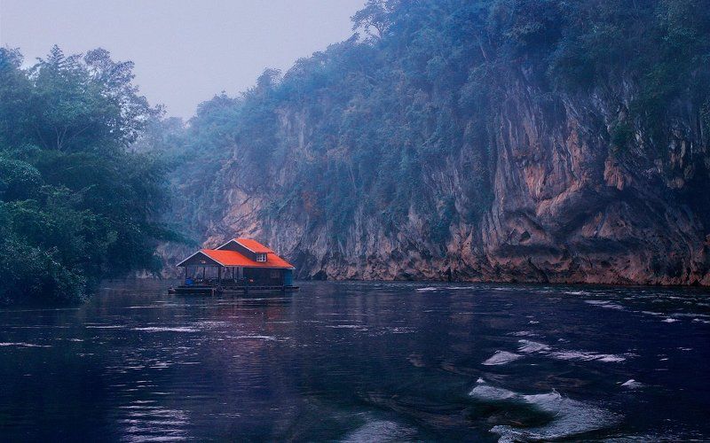 квай, тайланд, река, туман дом на воде фото превью
