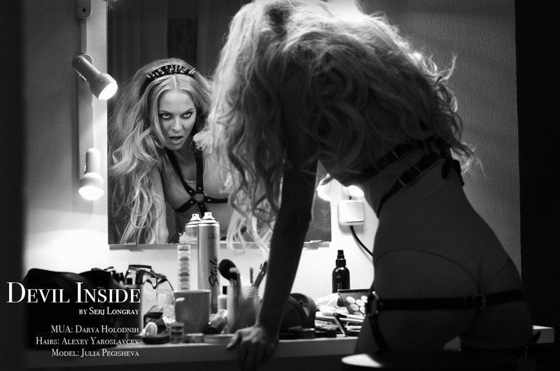 fashion, девушка, модель, секс, волосы, зеркало, отражение, двое, портрет Devil Inside фото превью