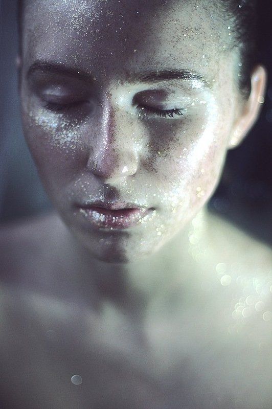 портрет, девушка, студия, блестки, макияж, модель Космос фото превью