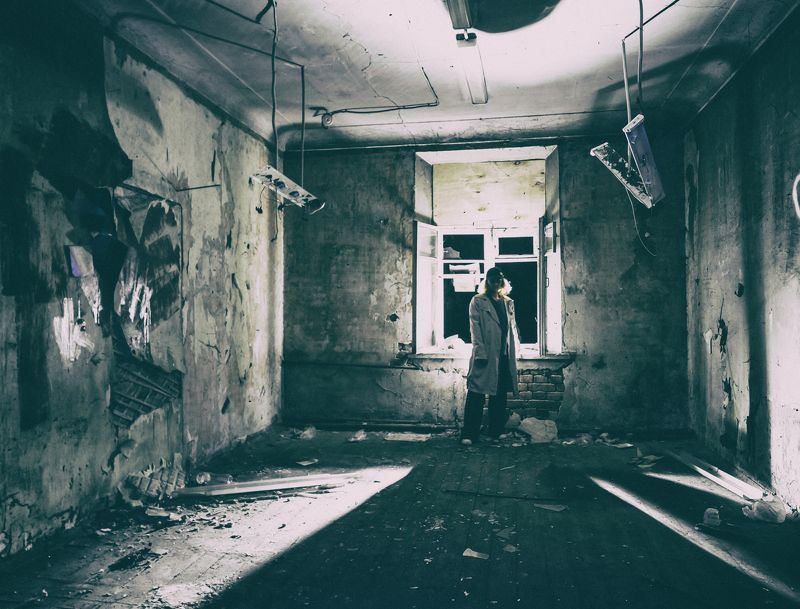 lightpainting, lightart, longexposure, nightphotography, light, night, portrait, abandoned Noir. фото превью