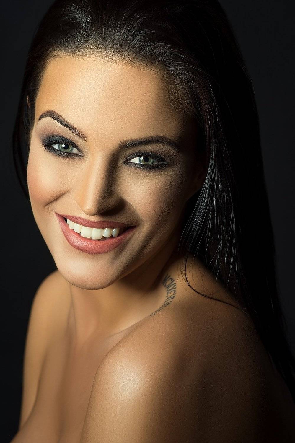 model, woman, female, portrait, glamour, eyes, red lips, beautiful, sensuality, sexy, colour, smile,, Lajos Cs&aacute;ki