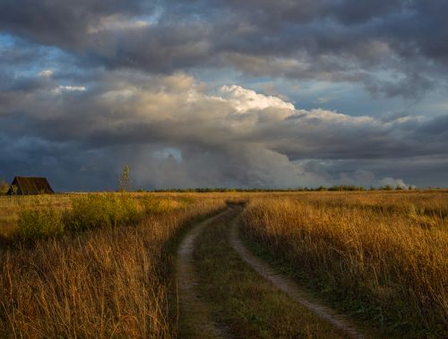 Надвигается