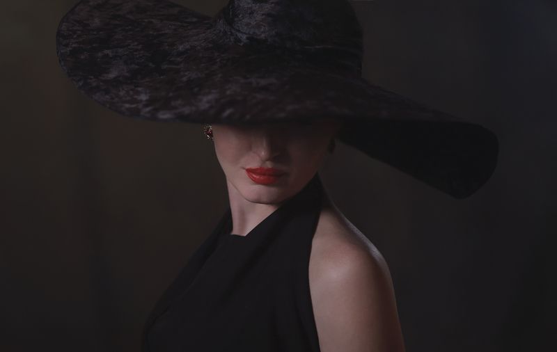 Девушка  в чёрном. фото превью