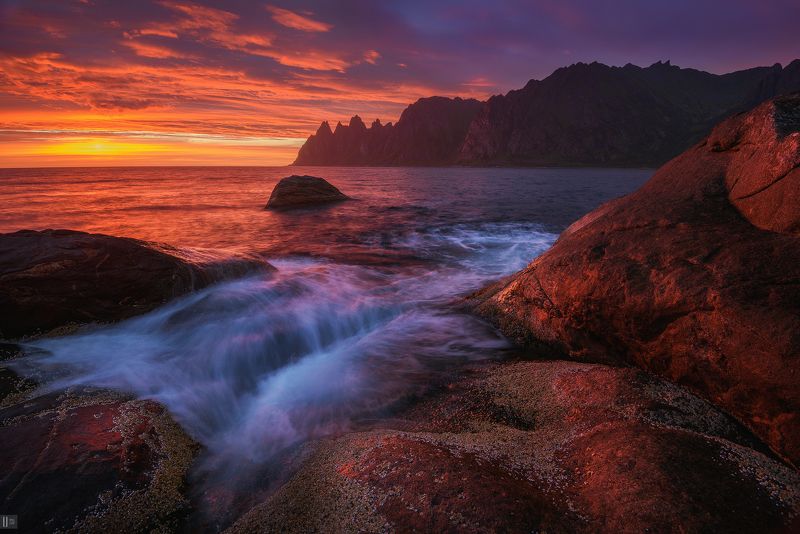 норвегия, norway, сенья, senja, остров, скалы, tungeneset, закат, тучи, море, камни, волны Внезапно краской озаряясь фото превью