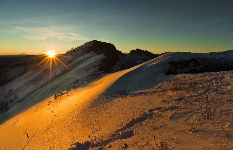 горы, кавказ, рассвет, тхач, зима январь 2012год вершина ПЕРВЫЕ  ЛУЧИ  РАССВЕТА  ИЛИ СЕГОДНЯ БУДЕТ КЛАССНЫЙ ДЕНЬ фото превью