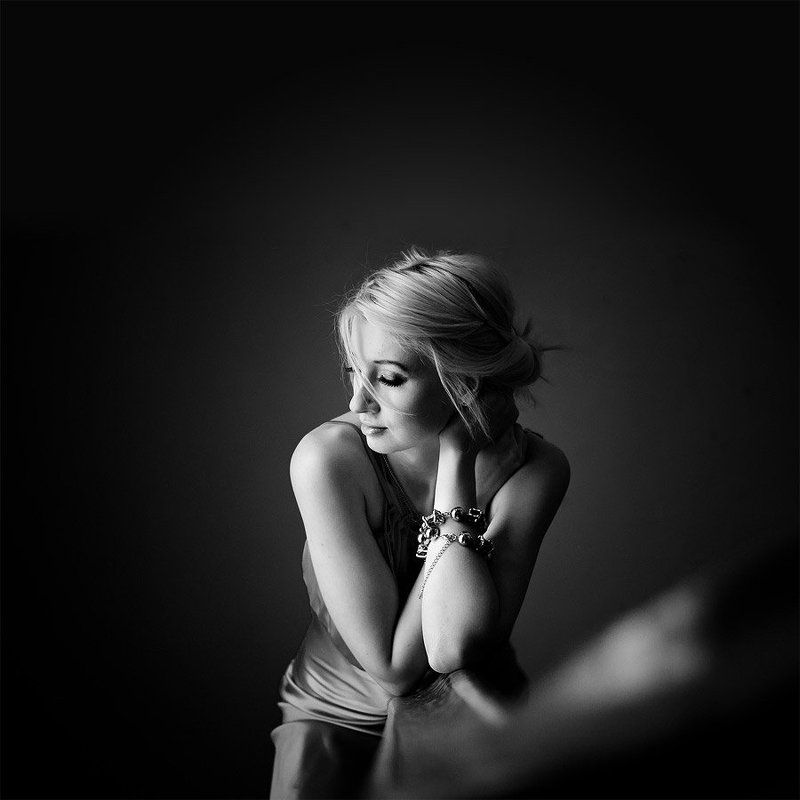 девушка, платье, город, дом *** фото превью