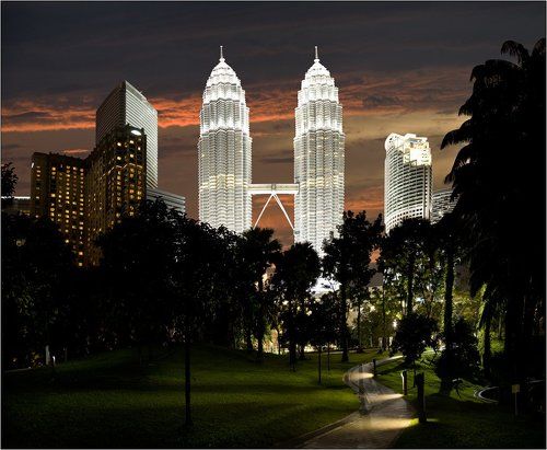 Там на неведомых дорожках...