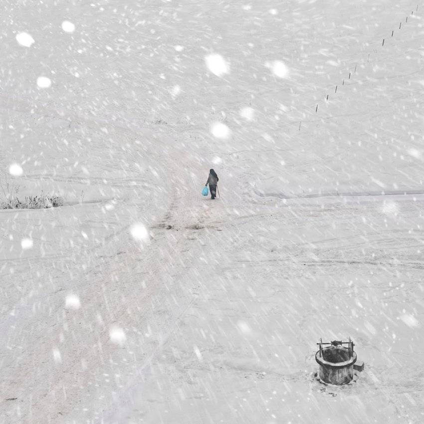 winter, street, blue, road, snow, alone, fountain, back, old woman, track, ground zero, piatra neamt, Caras Ionut