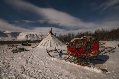 Лунная ночь в ненецком стойбище