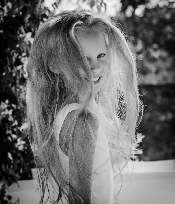 девочка, черно-белое, блондинка, гимнастка Дария фото превью