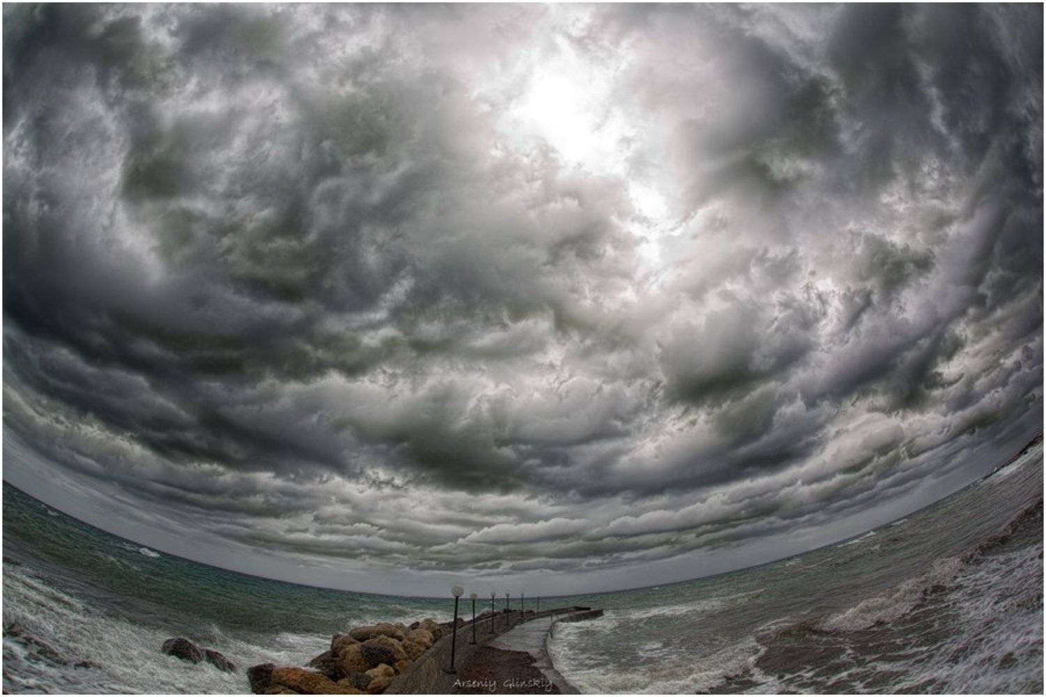 море пасмурное небо облака просвет солнца, Арсений Глинский