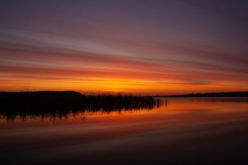 Рассвет на озере