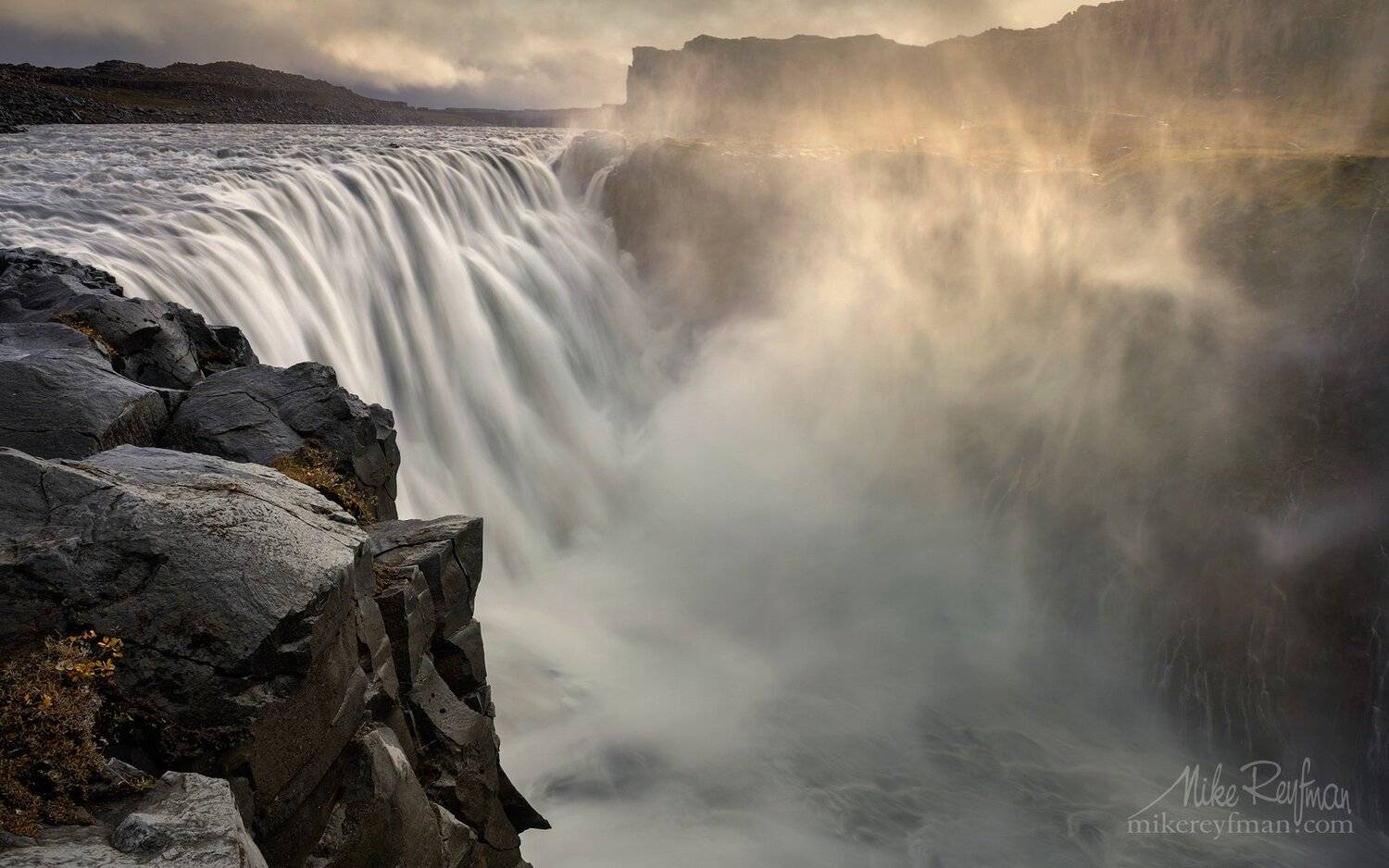 dettifoss, vatnaj&ouml;kull national park, northeast iceland, powerful, waterfall, europe,  j&ouml;kuls&aacute; &aacute; fj&ouml;llum, river, Майк Рейфман