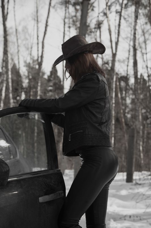 Cowboy in the forest фото превью