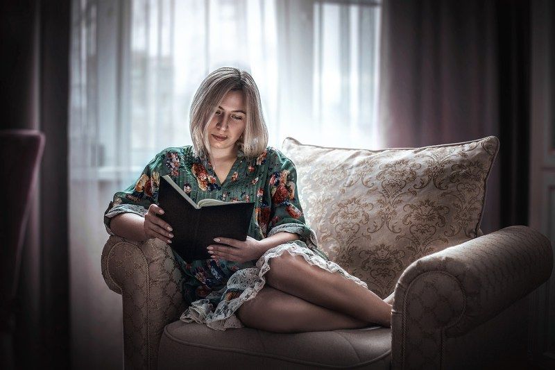 За книгой фото превью