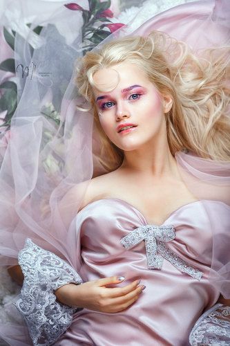 Девушка-весна