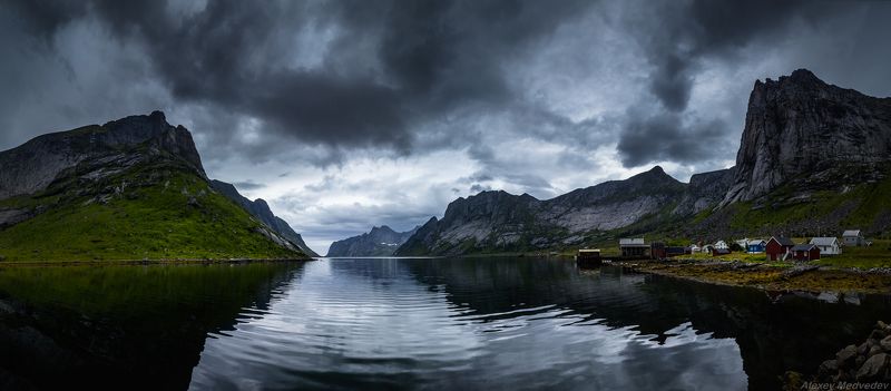 lofoten, summer, norway, cold, fjord, dark, rocks, mountains, lake, green, норвегия, север, фьорды, горы, north, лофотены, monkebu, moskenes, moskenesøya Высокие берега фьордов фото превью