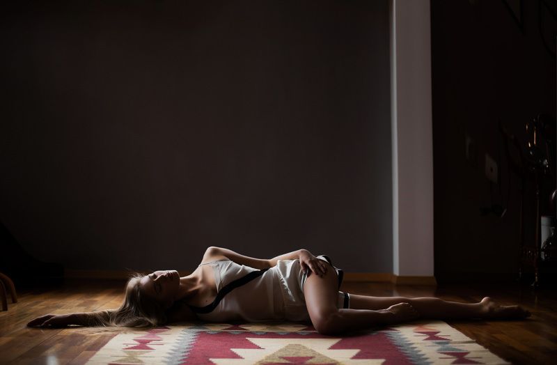 woman body light sexy   фото превью