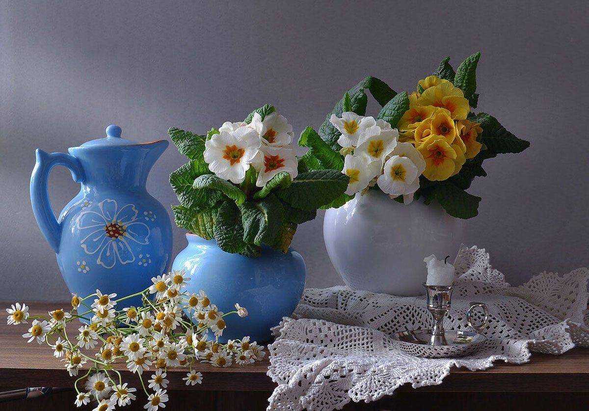 still life,натюрморт,фото натюрморт, весна, март,цветы, примулы, керамика, подсвечник, свеча, Колова Валентина