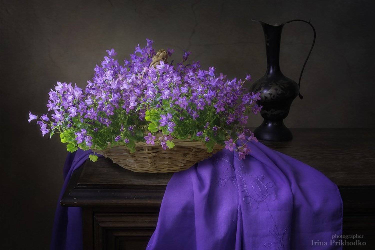 натюрморт, цветочный натюрморт, винтажный натюрморт, цветущая кампанула, Ирина Приходько