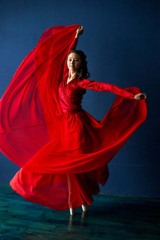 балет, балерина, студия, цвет, синий, платье, шифон, артист, танец, красный Цвет и балет фото превью