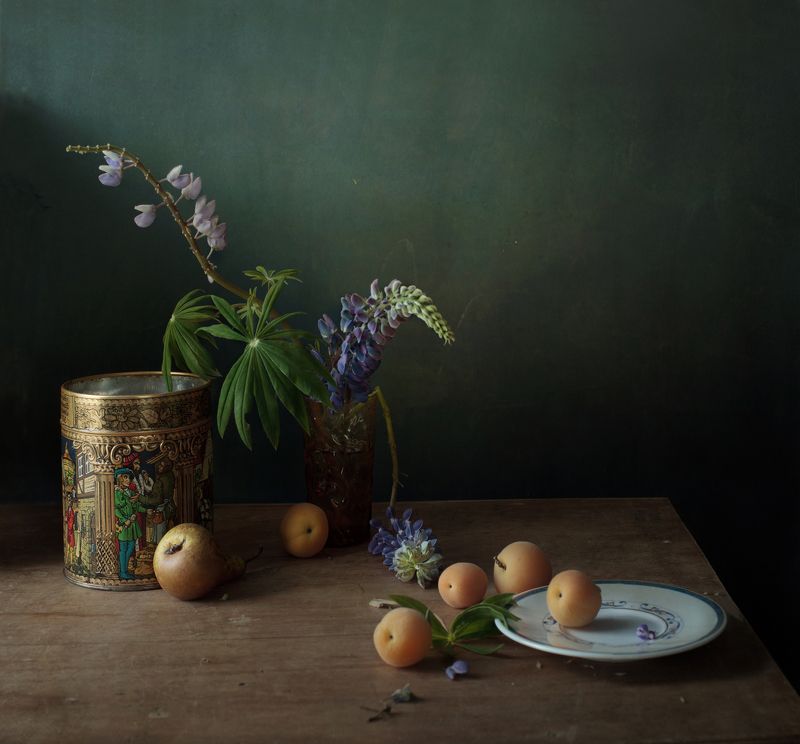 натюрморт, марина марианна, лето, цветы, люпины, абрикосы, фрукты, настроение, marina marianna абрикосы и цветы фото превью