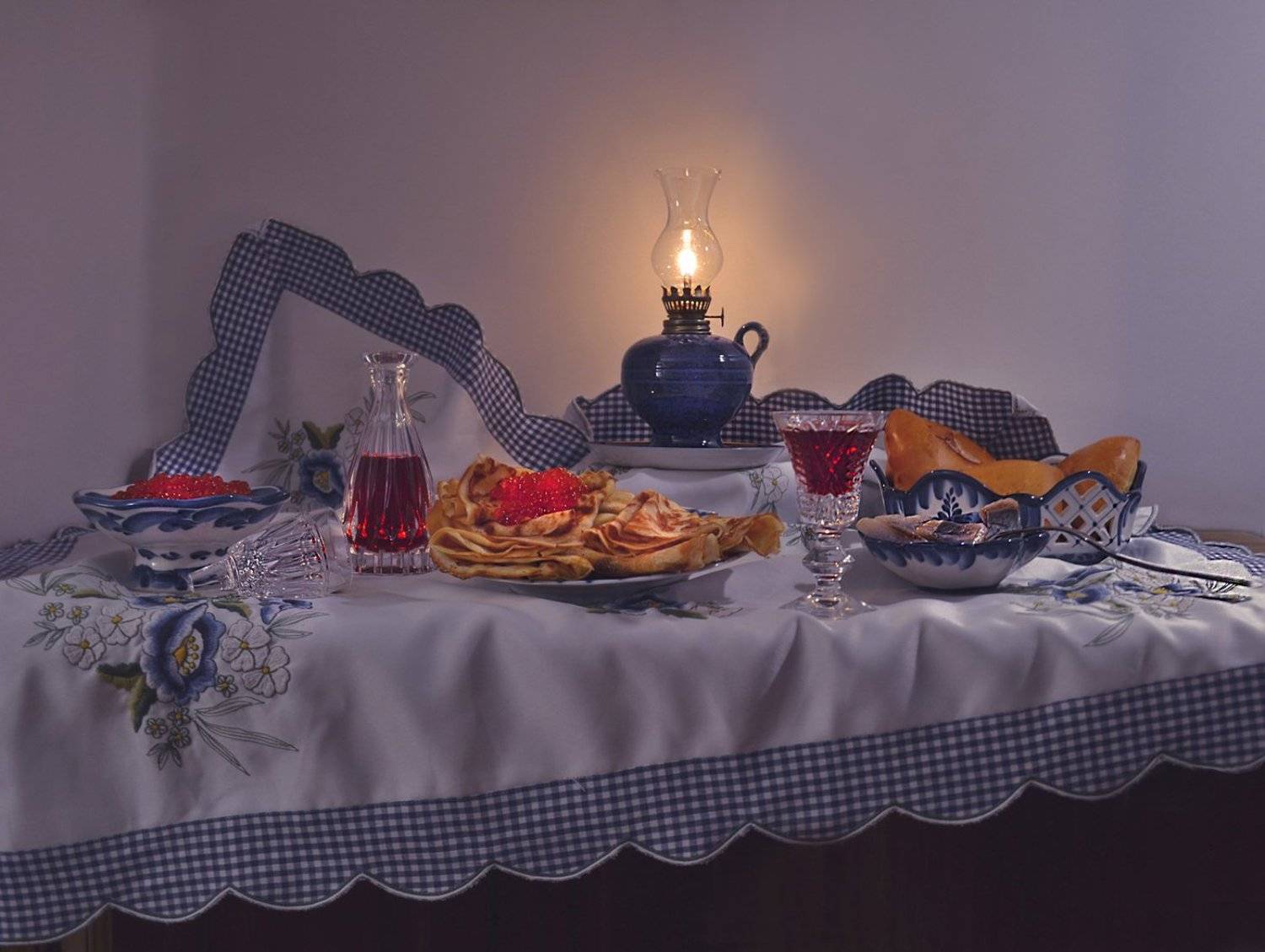 still life,натюрморт,фото натюрморт, весна, март, масленица, блины, лакомка, фарфор, керосиновая лампа, икра, хрусталь, Колова Валентина