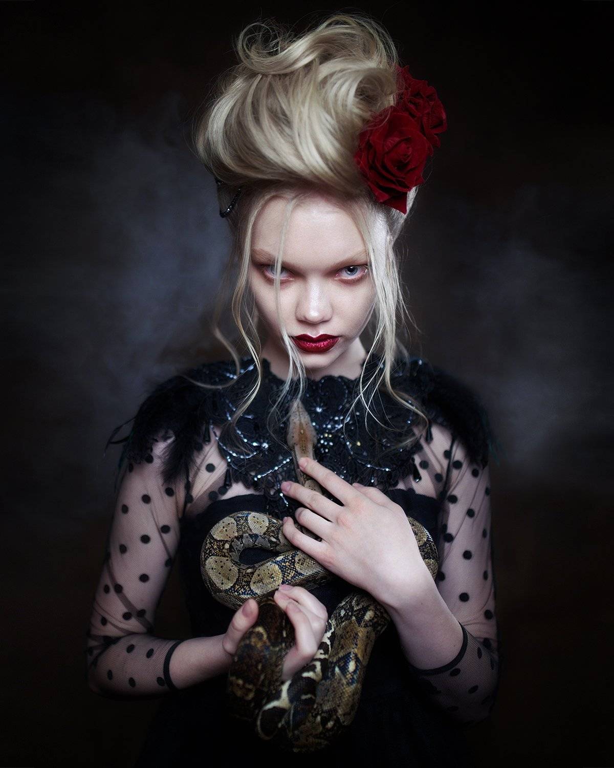 портрет, девушка, красота, юность, змея, Тина Рузина