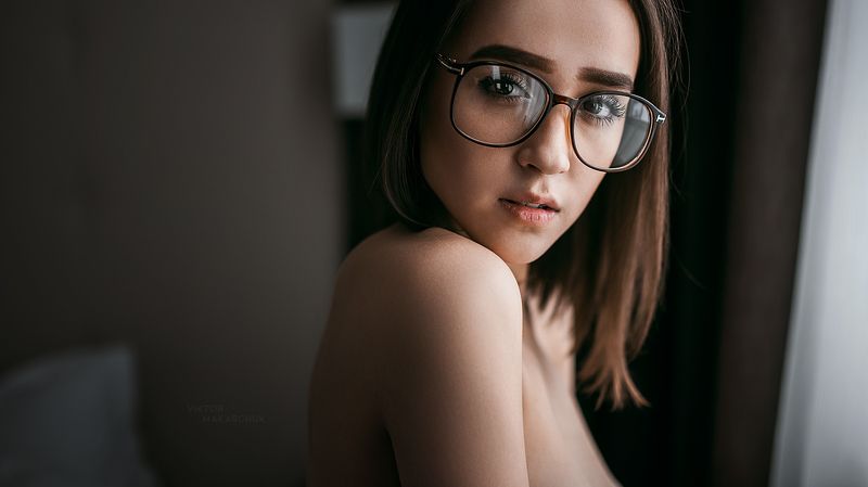 portrait,face,nood,look,naked,nude,eyes,model,woman,glass,indoor,hotel * * * фото превью