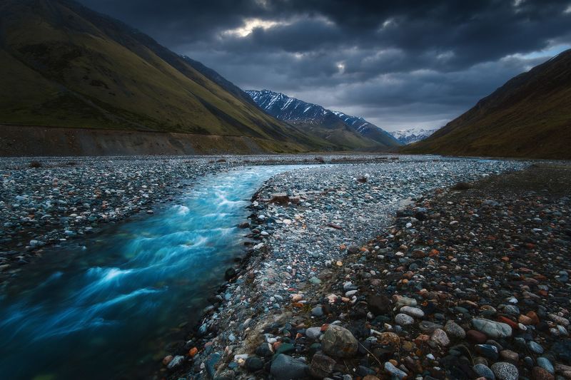 киргизия, кыргызстан, средняя азия, горы, каньон, скалы, пейзаж, весна, ущелье, река, рассвет Затерянная в ущелье фото превью