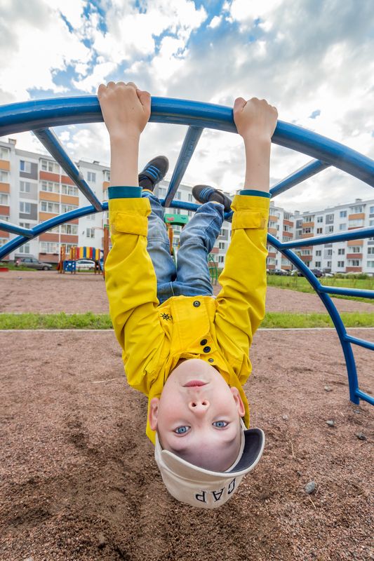 Upside Down portrait фото превью