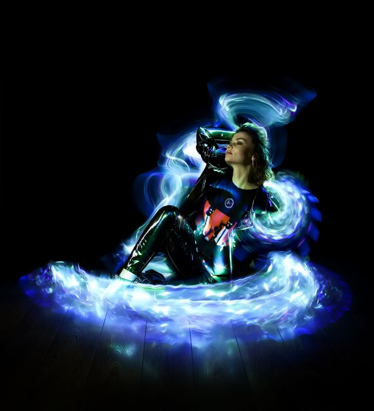 lightpainting, lightart, longexposure, nightphotography, light, night, portrait Dreamy girl. фото превью