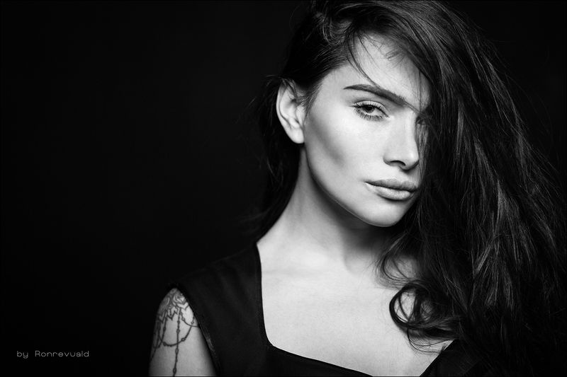 girl,woman,eyes,beauty,portrait,fashion,light,девушка,портрет,москва,свет, глаза,bw,blackandwhite,black&white,чб,чернобелое Adel in studio фото превью